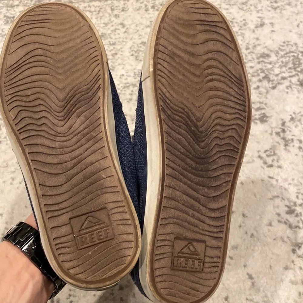 REEF DECKHAND 3 shoes size 10 in EUC navy blue with suede accent  GUC